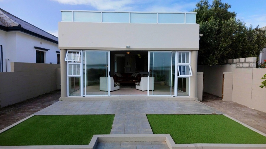 4 Bedroom Property for Sale in Middedorp Western Cape